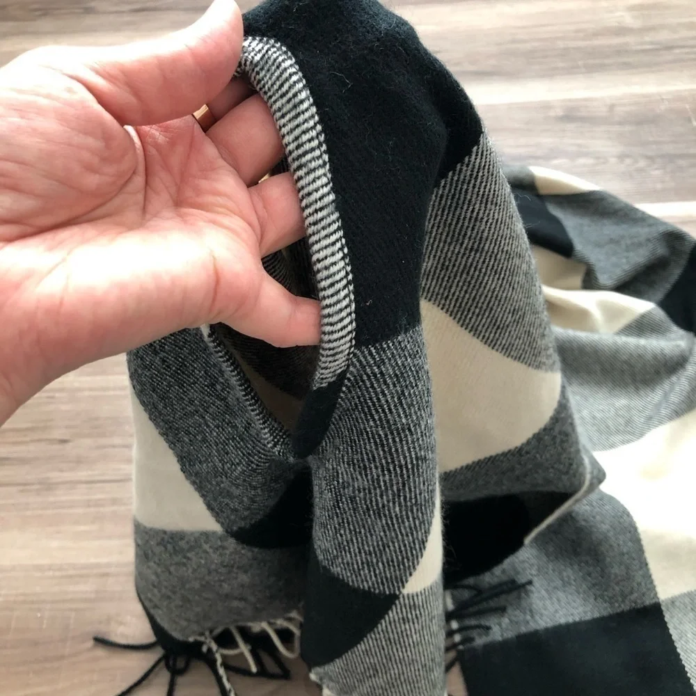 Black and cream plaid shoulder scarf in great condition